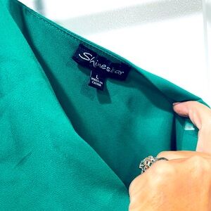 Beautiful Green Bodysuit blouse, round neck, great color!